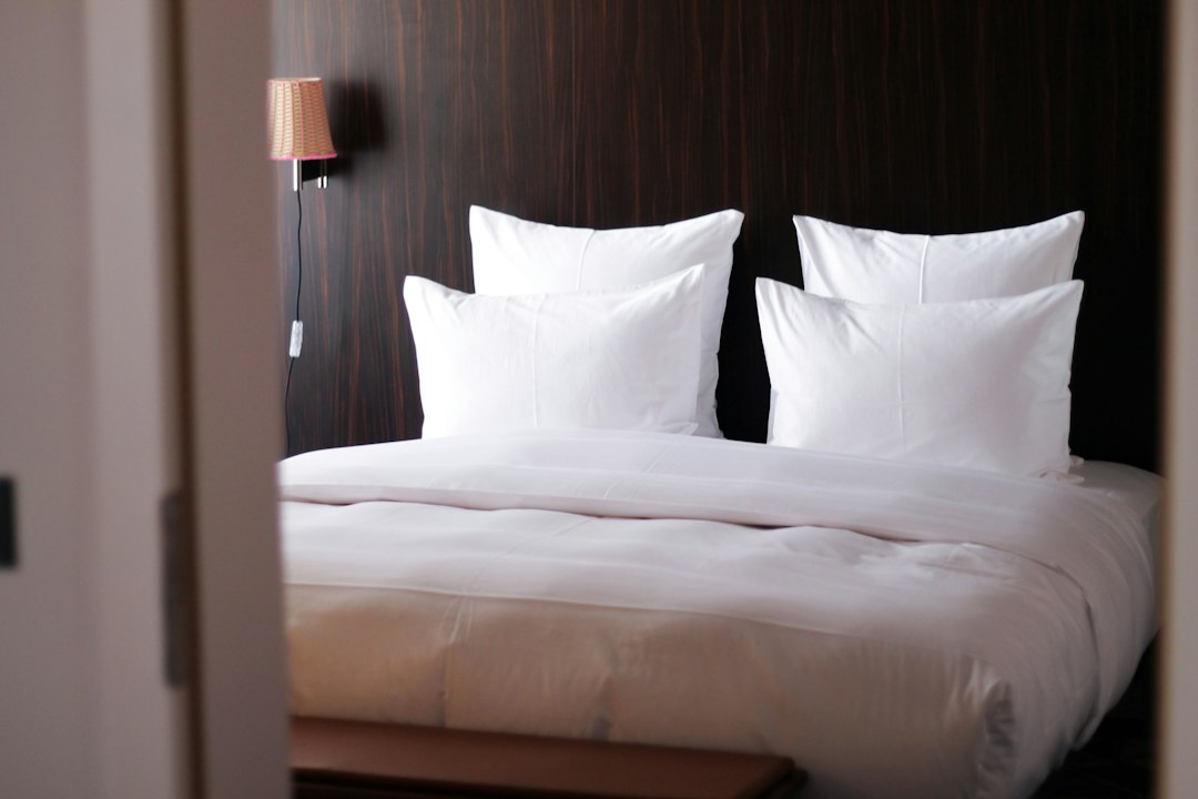 Extended Stay Hotel vs. Monthly Airbnb: Which Costs Less 3 Modern extended stay hotel room with a clean, compact kitchenette and workspaces.